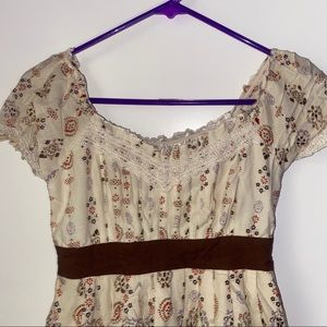 FLORAL DRESS WITH A FUN LACE APPLIQUE - SMALL